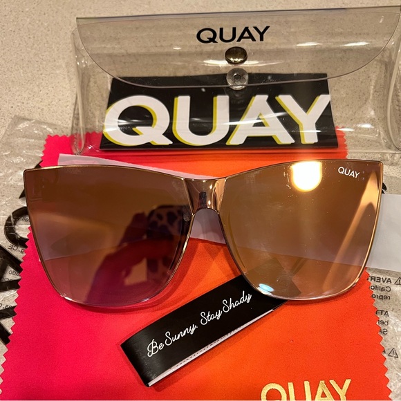 Quay Come Thru Mirrored Gold Sunglasses - Picture 1 of 3